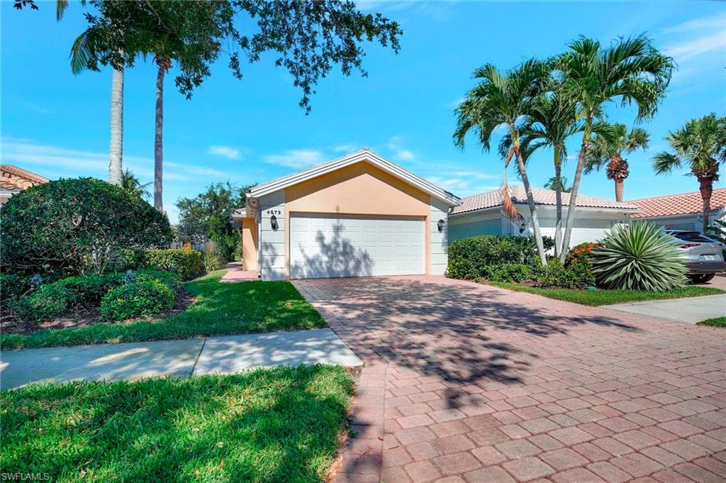 4679 Ossabaw Way, Naples, FL 34119-4