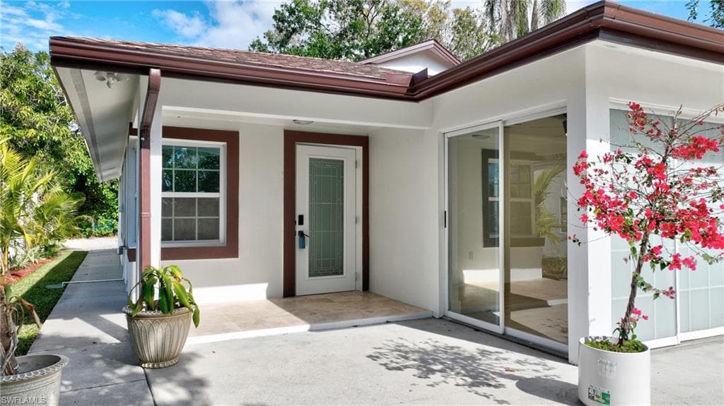 3489 Seagrape Ave, Naples, FL 34104-4