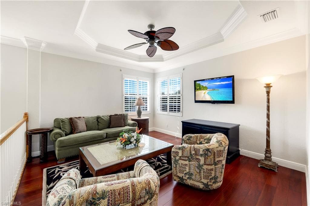 9174 Treeside Ct, Naples, FL 34120-21