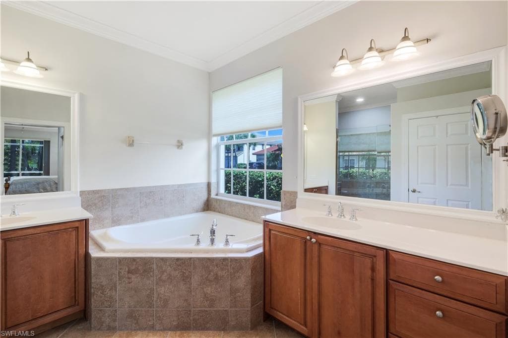 9174 Treeside Ct, Naples, FL 34120-24