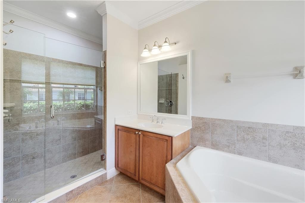 9174 Treeside Ct, Naples, FL 34120-25