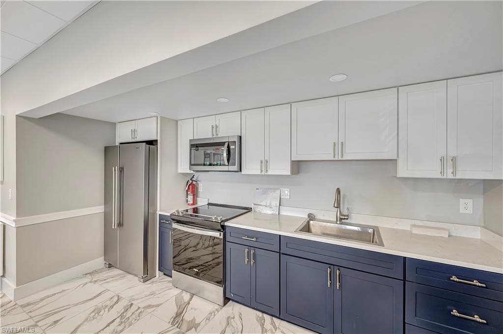 5 Bluebill Ave 412, Naples, FL 34108-26