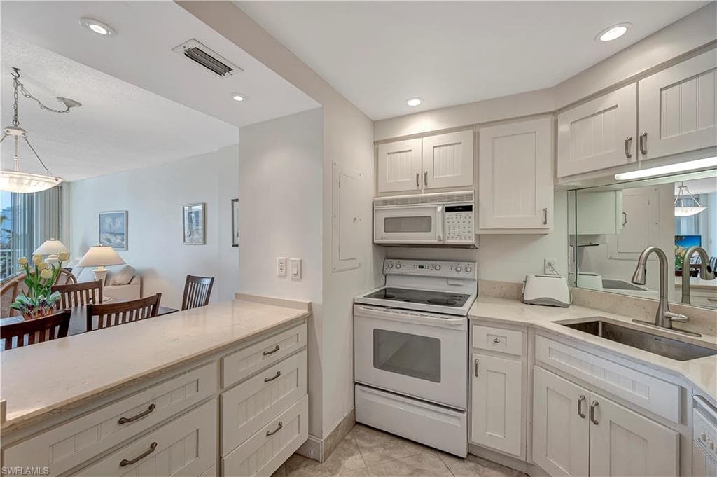5 Bluebill Ave 412, Naples, FL 34108-7