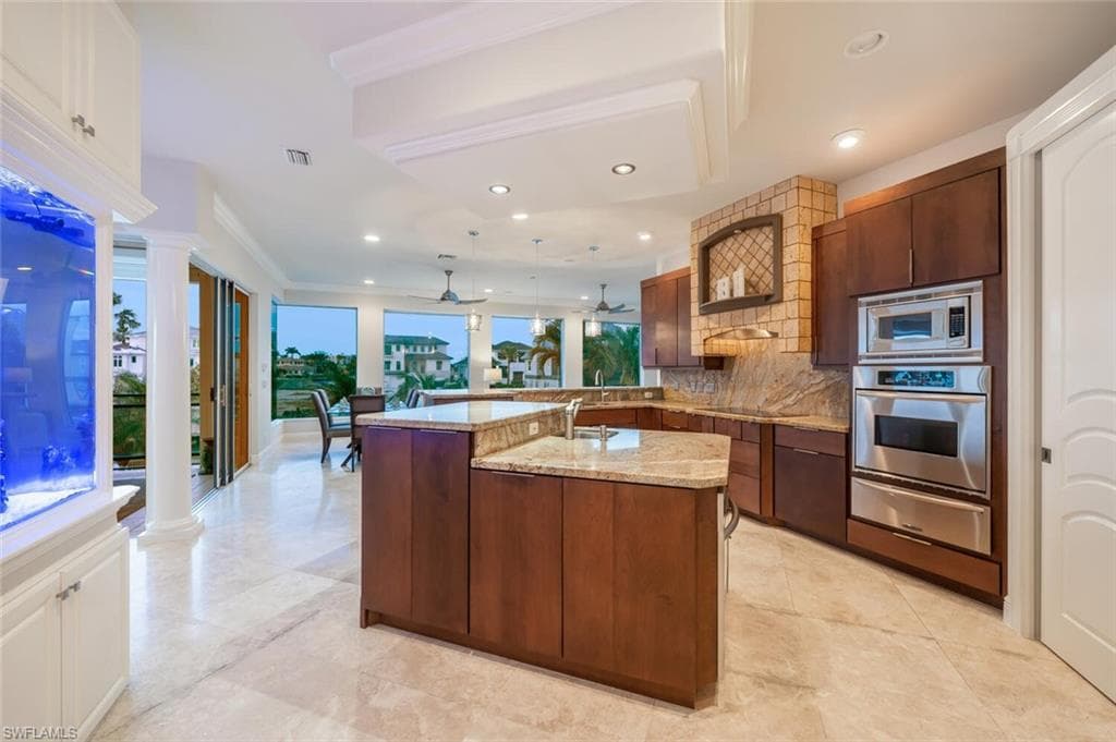 319 Lagoon Ave, Naples, FL 34108-13