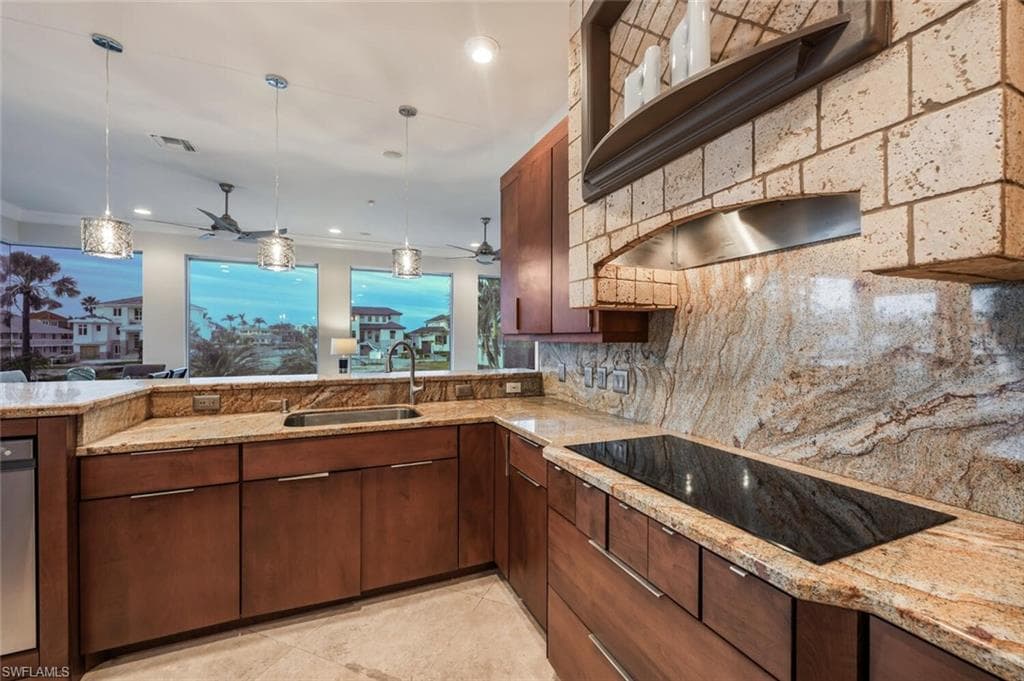 319 Lagoon Ave, Naples, FL 34108-15