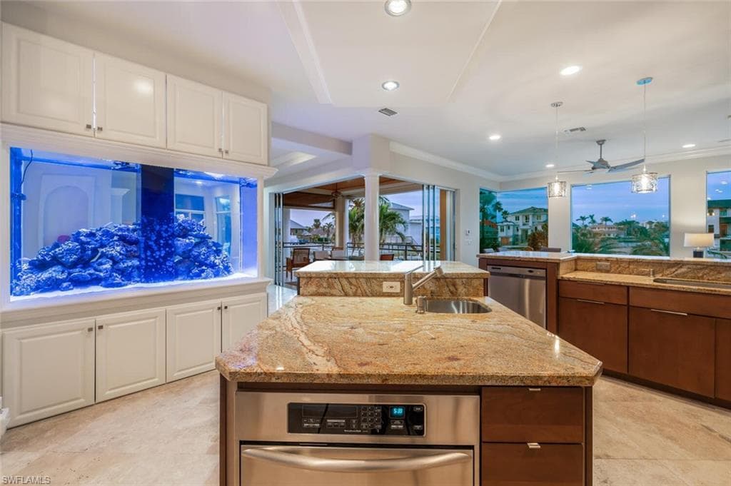 319 Lagoon Ave, Naples, FL 34108-16