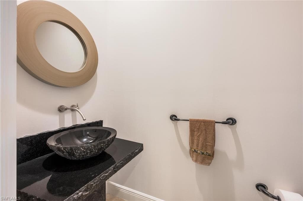 319 Lagoon Ave, Naples, FL 34108-22