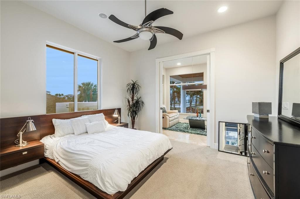 319 Lagoon Ave, Naples, FL 34108-26