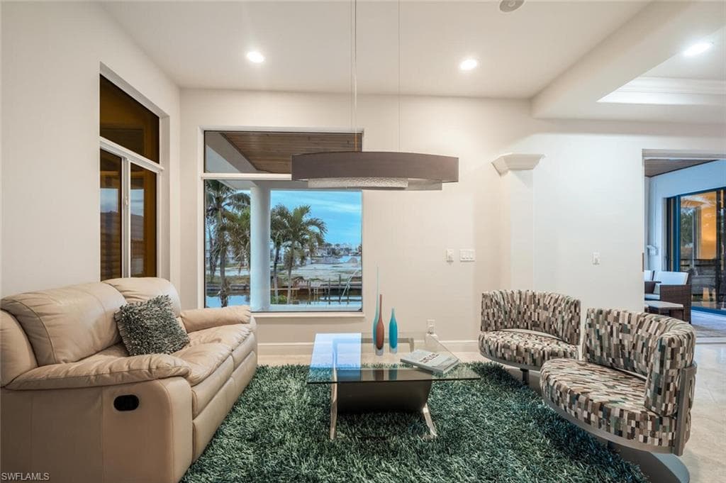 319 Lagoon Ave, Naples, FL 34108-27