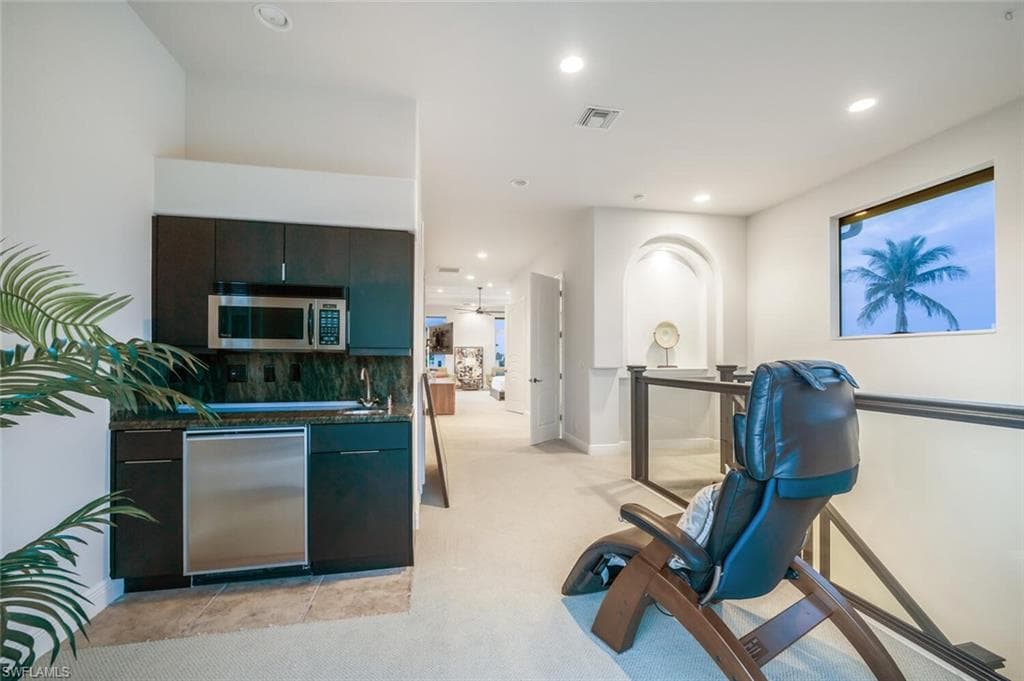 319 Lagoon Ave, Naples, FL 34108-35