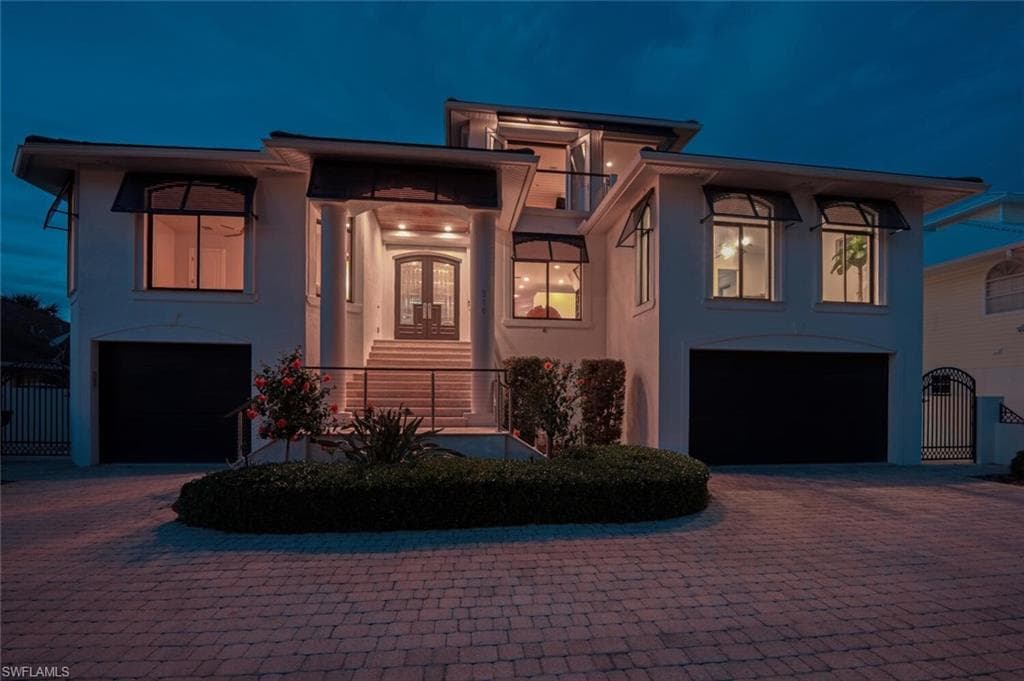 319 Lagoon Ave, Naples, FL 34108-3