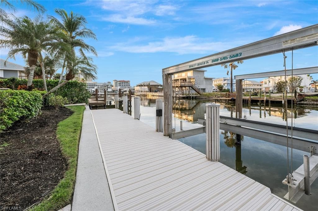 319 Lagoon Ave, Naples, FL 34108-43