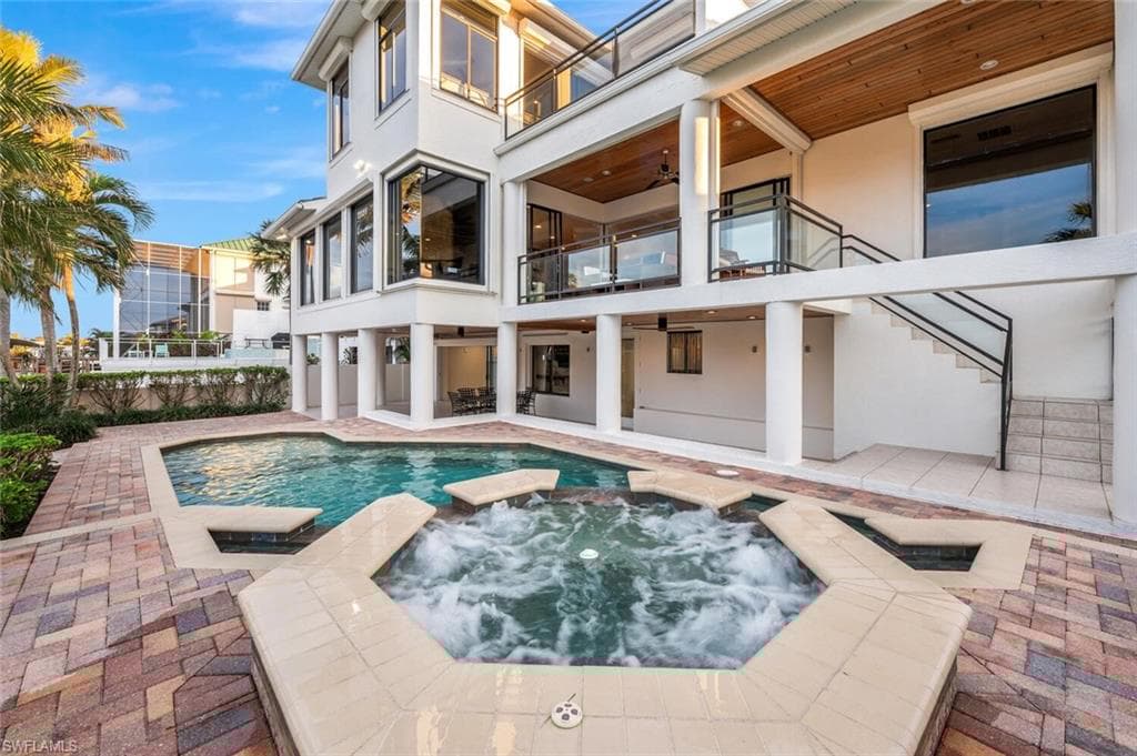 319 Lagoon Ave, Naples, FL 34108-44