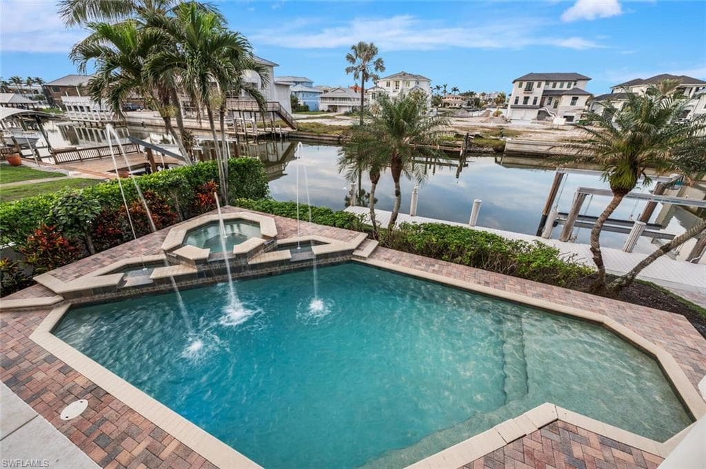 319 Lagoon Ave, Naples, FL 34108-45