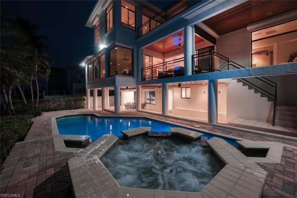 319 Lagoon Ave, Naples, FL 34108-4