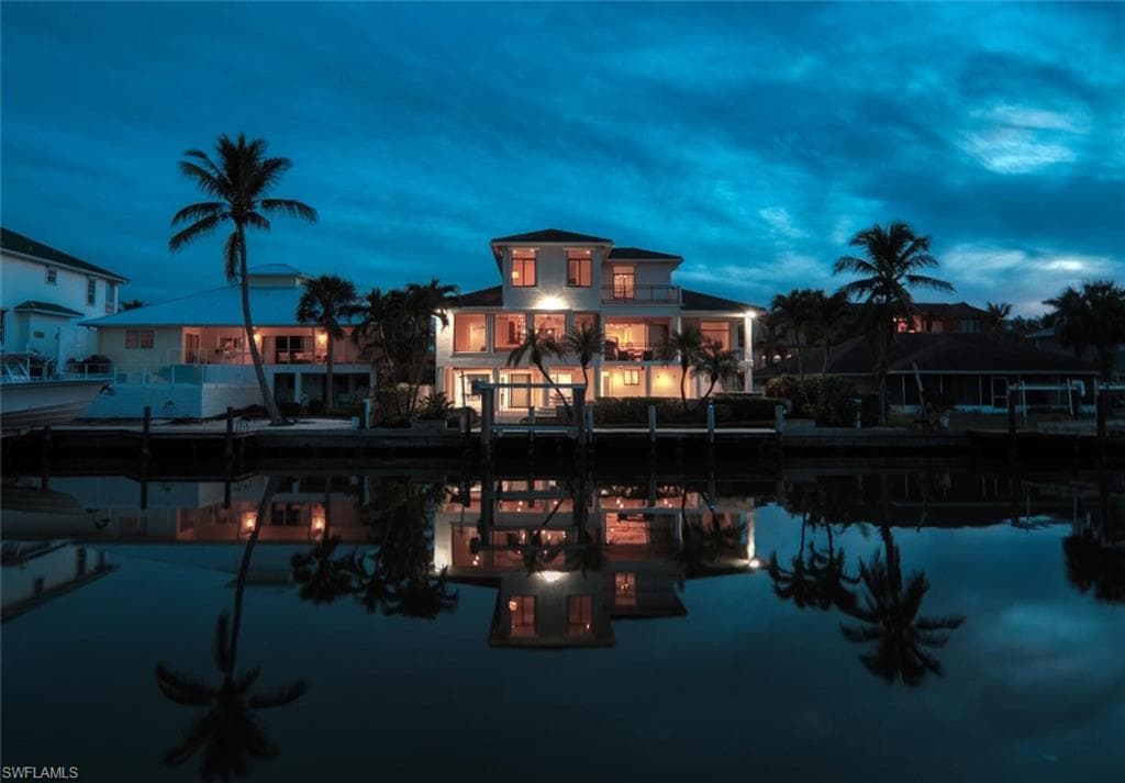 319 Lagoon Ave, Naples, FL 34108-5