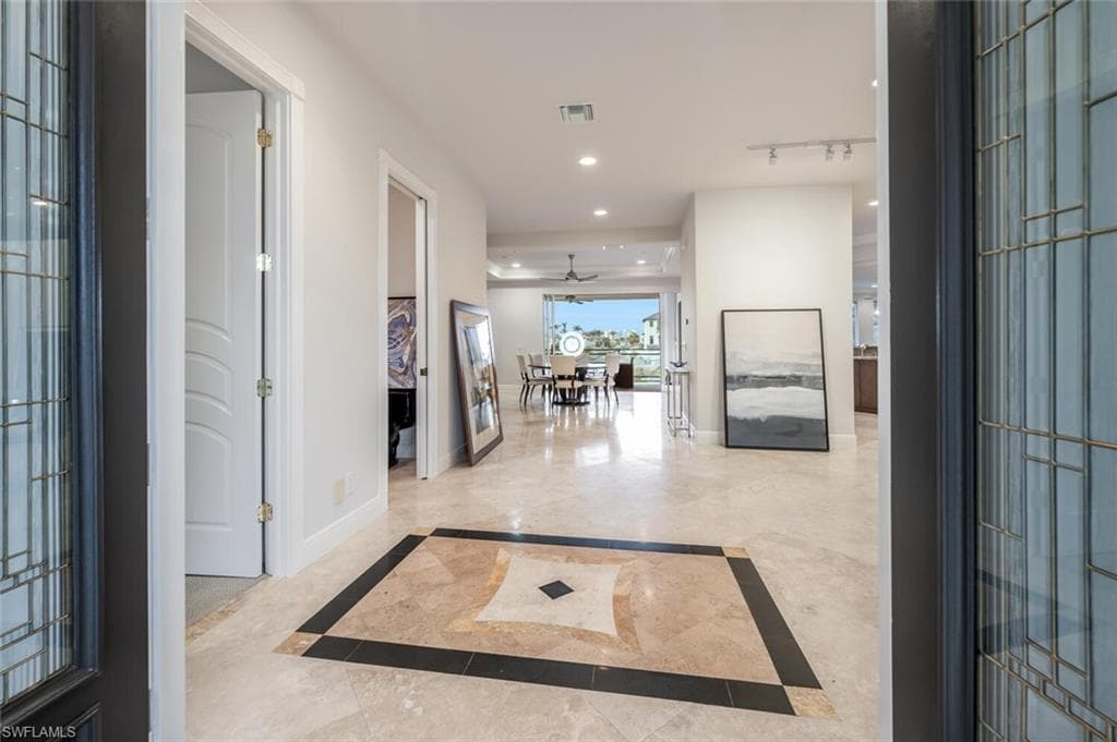 319 Lagoon Ave, Naples, FL 34108-6