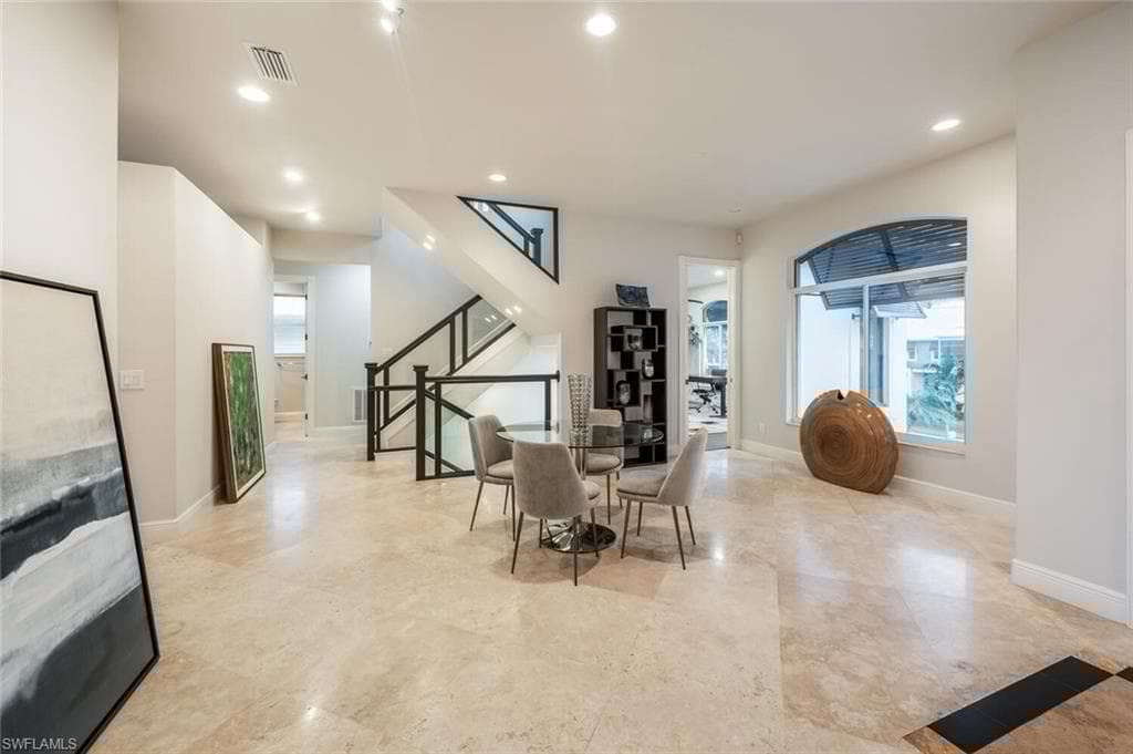 319 Lagoon Ave, Naples, FL 34108-7