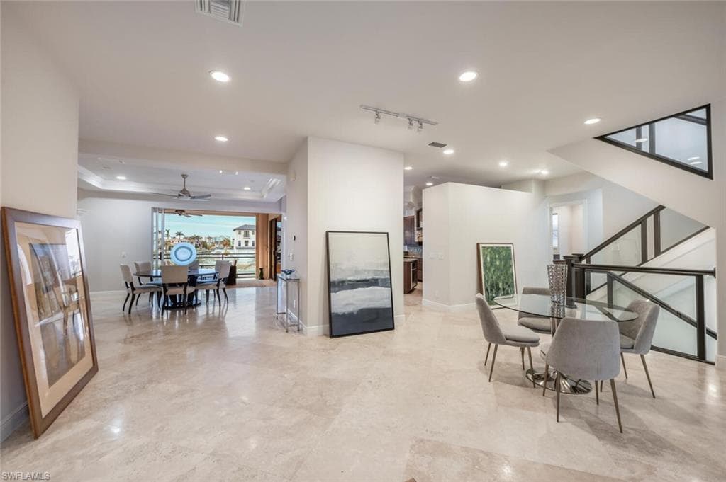 319 Lagoon Ave, Naples, FL 34108-8