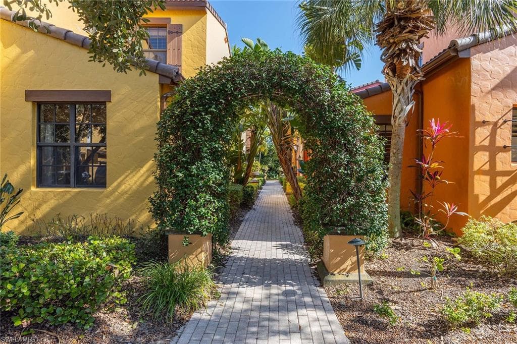 9106 Chula Vista St 115, Naples, FL 34113-3