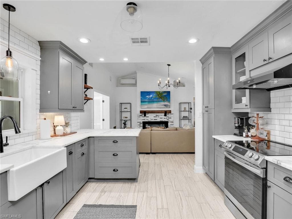 260 16th Ave NW, Naples, FL 34120-16