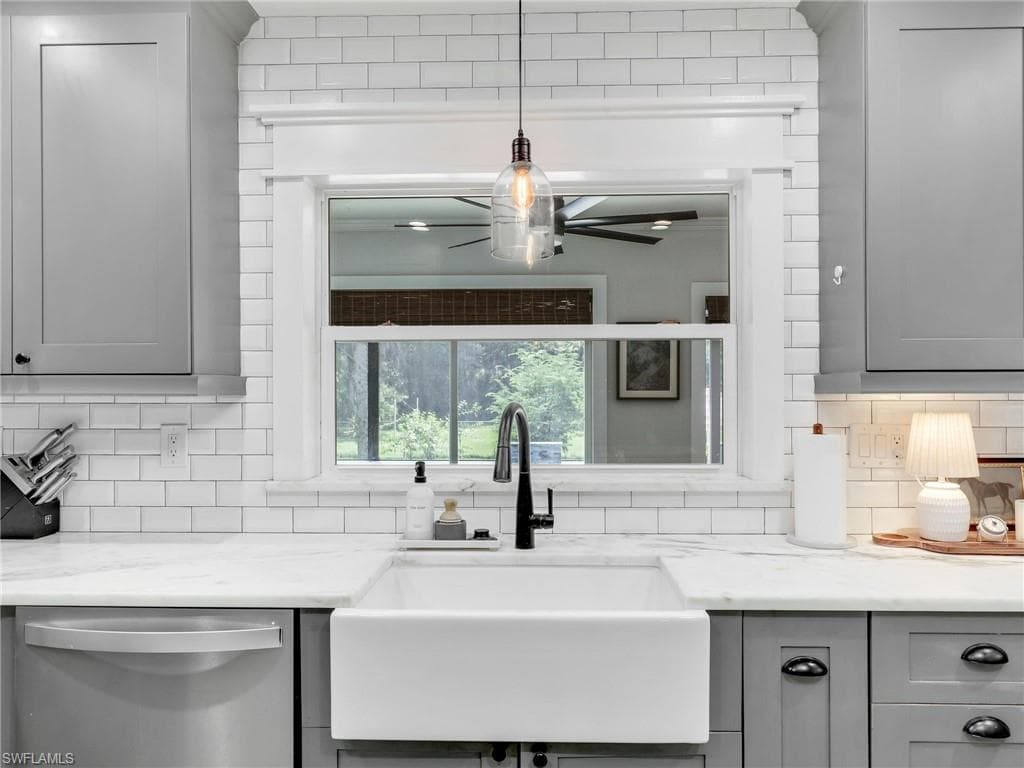 260 16th Ave NW, Naples, FL 34120-17