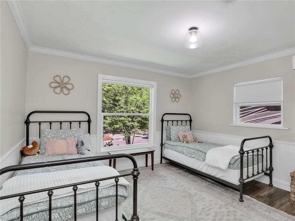 260 16th Ave NW, Naples, FL 34120-25