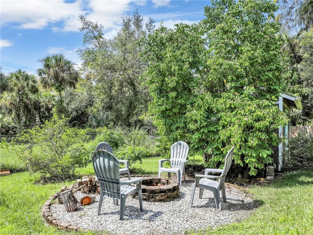 260 16th Ave NW, Naples, FL 34120-33