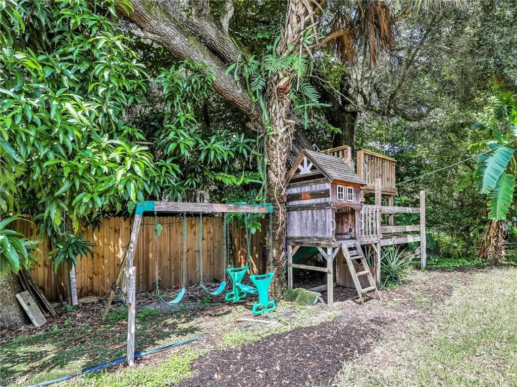 260 16th Ave NW, Naples, FL 34120-34