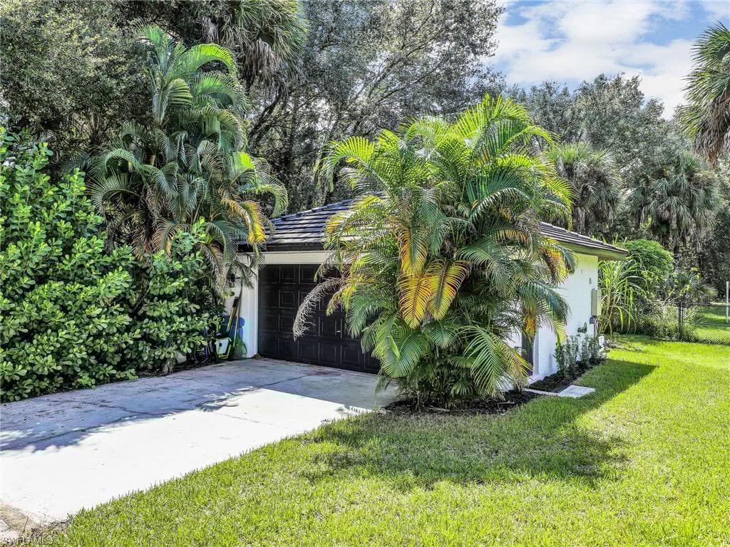 260 16th Ave NW, Naples, FL 34120-35