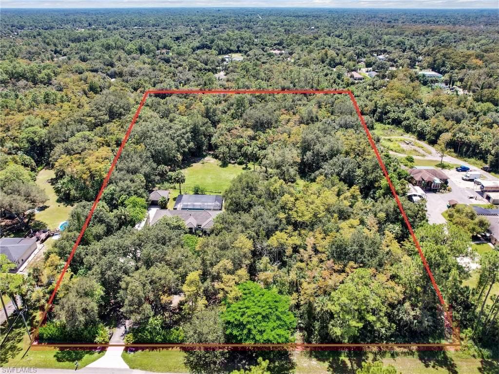 260 16th Ave NW, Naples, FL 34120-37