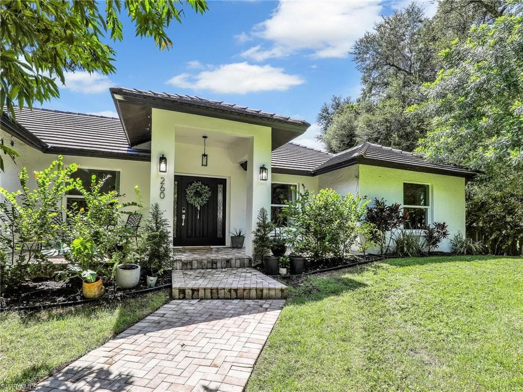 260 16th Ave NW, Naples, FL 34120-3