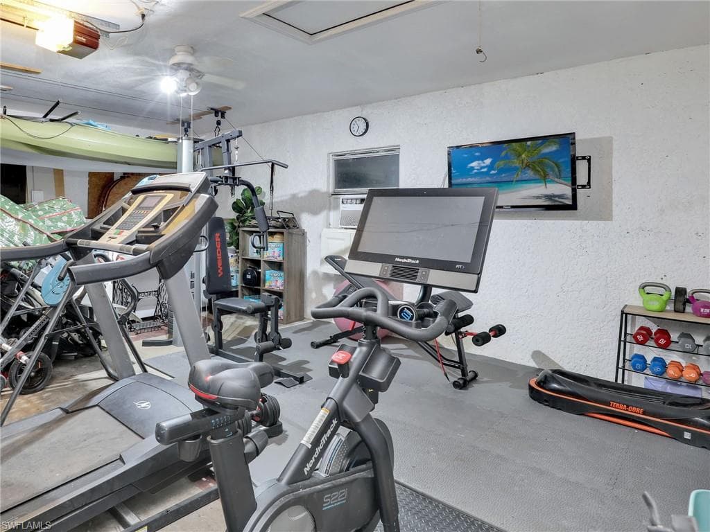 260 16th Ave NW, Naples, FL 34120-43