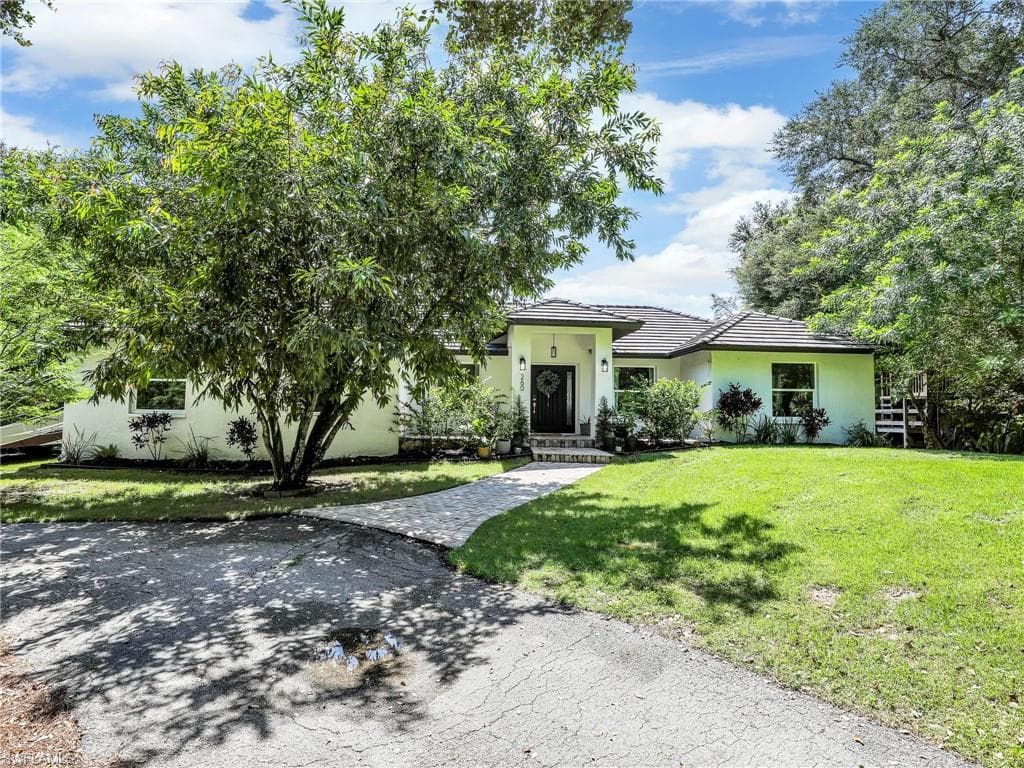 260 16th Ave NW, Naples, FL 34120-4