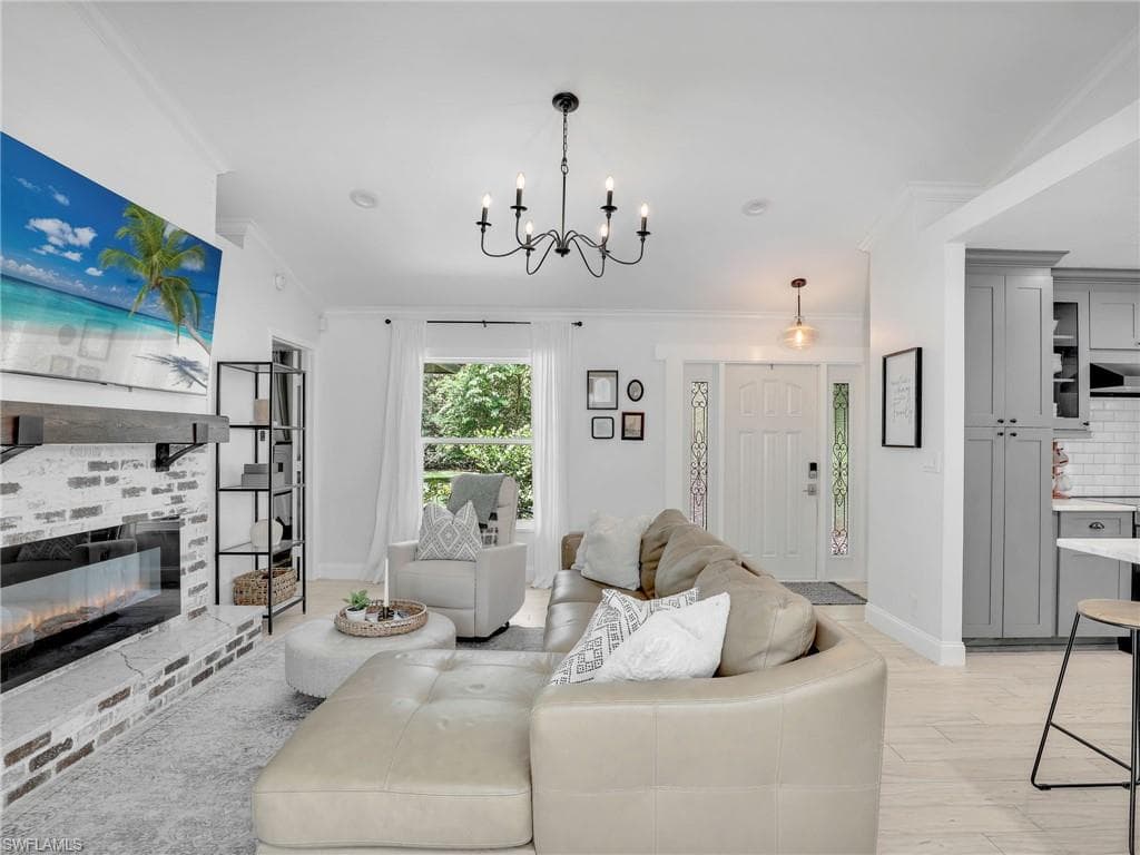 260 16th Ave NW, Naples, FL 34120-8