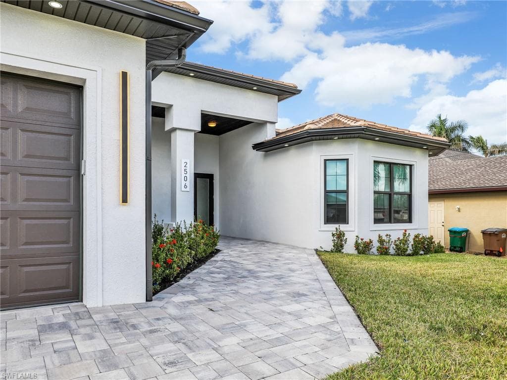 2506 24th Ct, Cape Coral, FL 33914-3