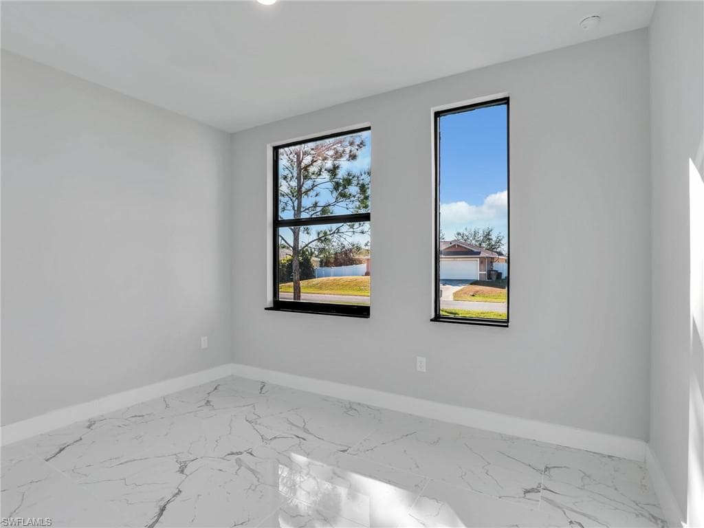 1423 20th Ter, Cape Coral, FL 33993-14