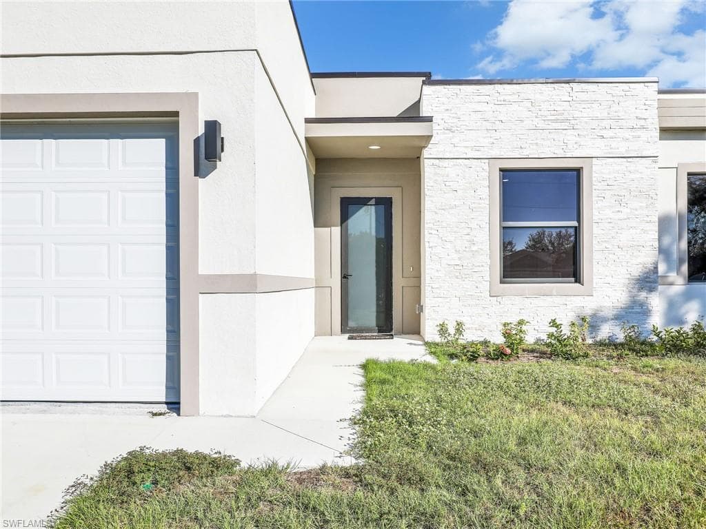 1423 20th Ter, Cape Coral, FL 33993-1
