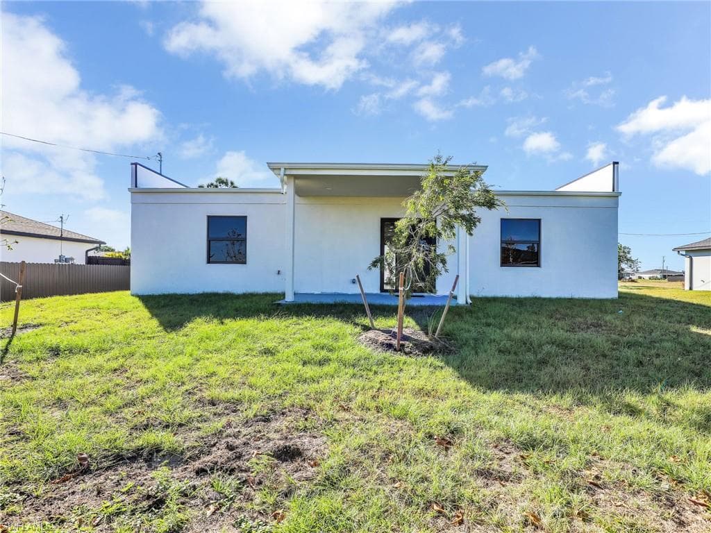1423 20th Ter, Cape Coral, FL 33993-19