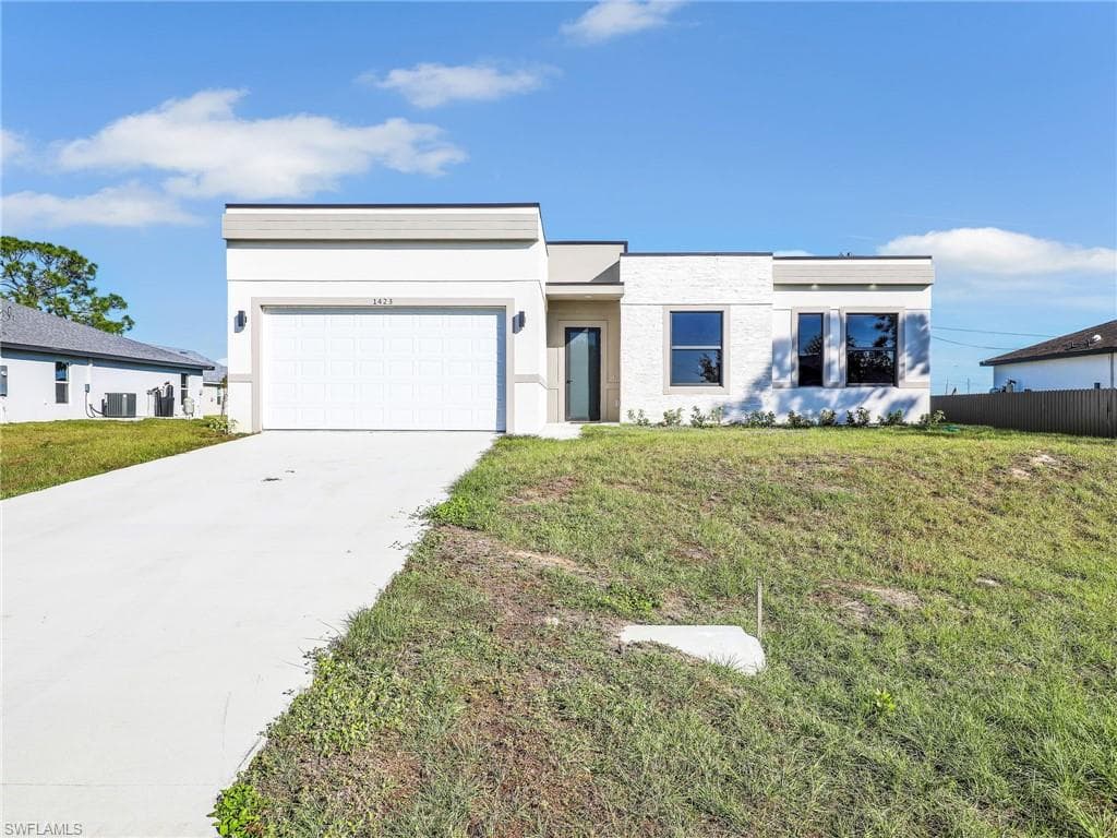 1423 20th Ter, Cape Coral, FL 33993-3