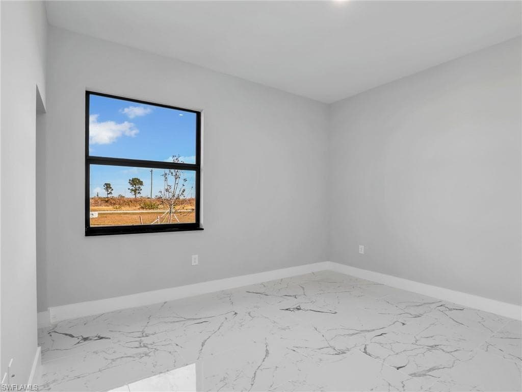 1423 20th Ter, Cape Coral, FL 33993-8
