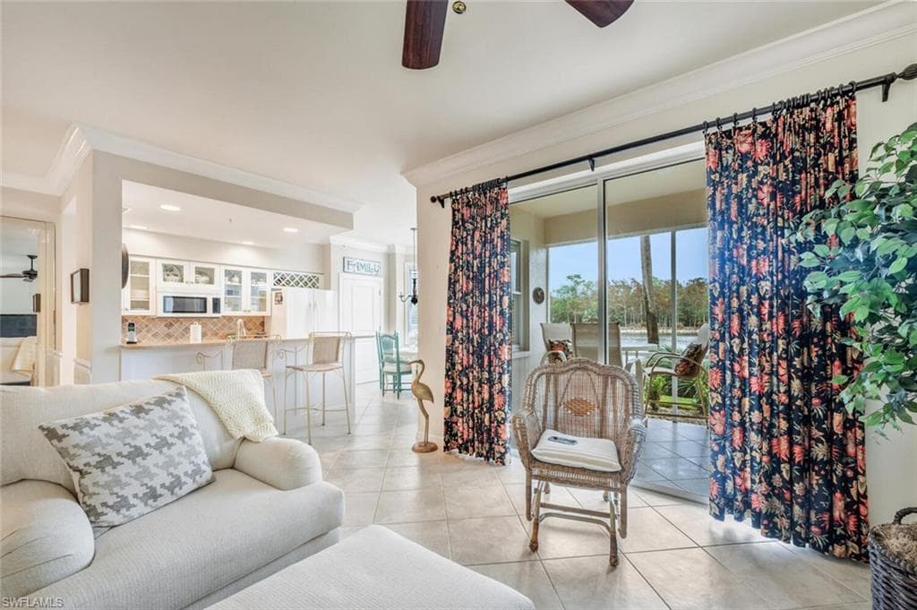 8555 Naples Heritage Dr 216, Naples, FL 34112-1