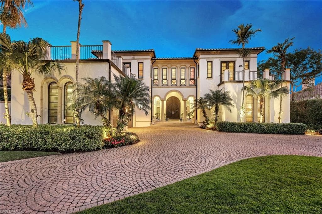 1450 Gulfstar Dr S, Naples, FL 34112-4