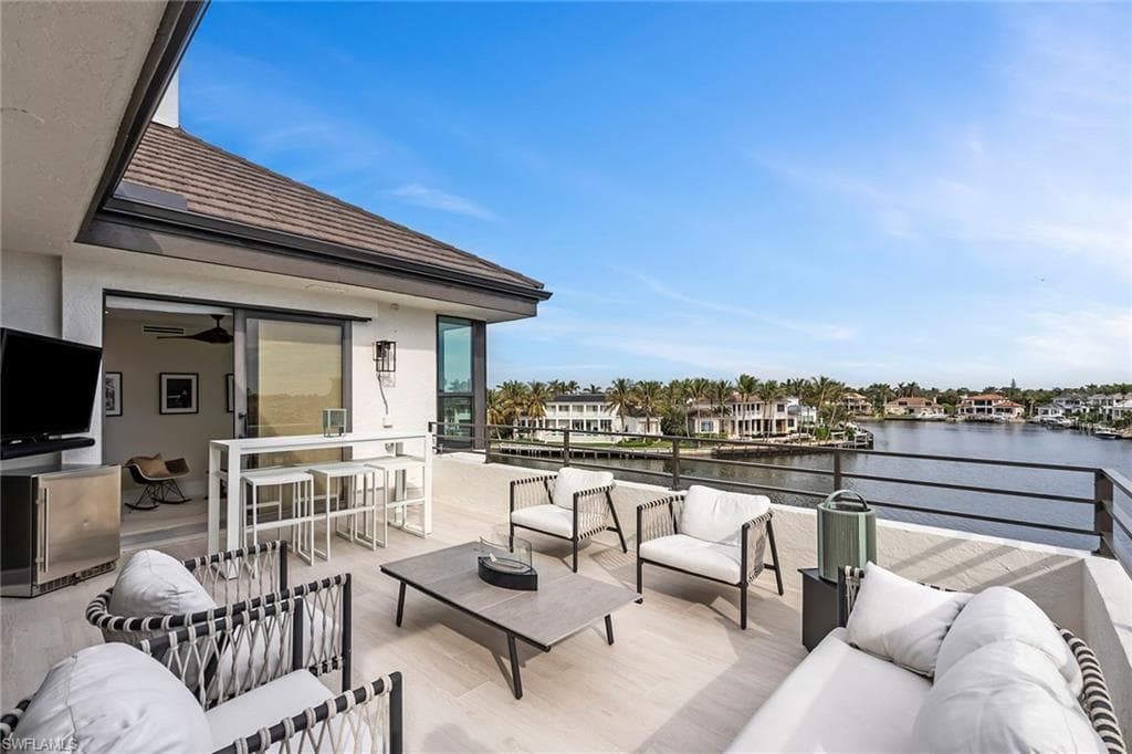 4400 Gulf Shore Blvd N 506, Naples, FL 34103-25