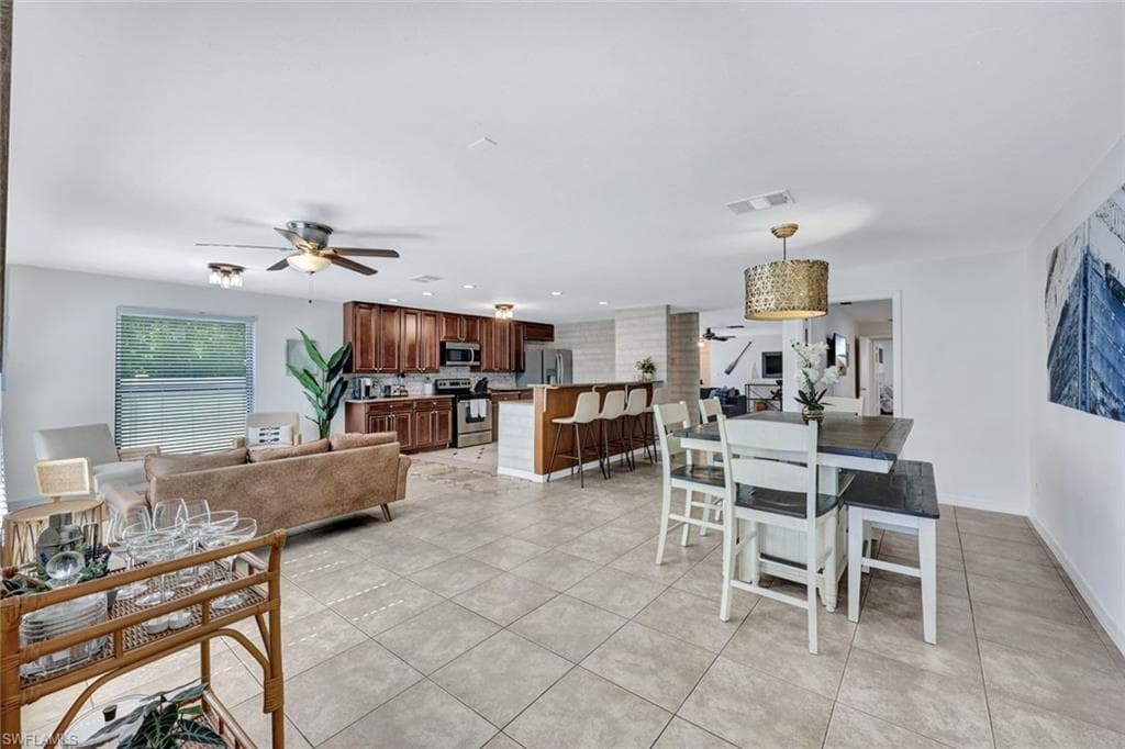 724 102nd Ave N, Naples, FL 34108-12