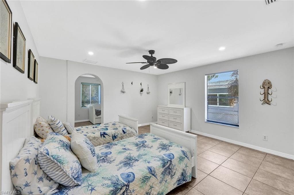 724 102nd Ave N, Naples, FL 34108-17