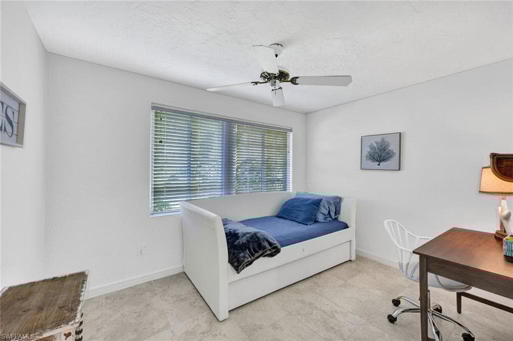 724 102nd Ave N, Naples, FL 34108-18
