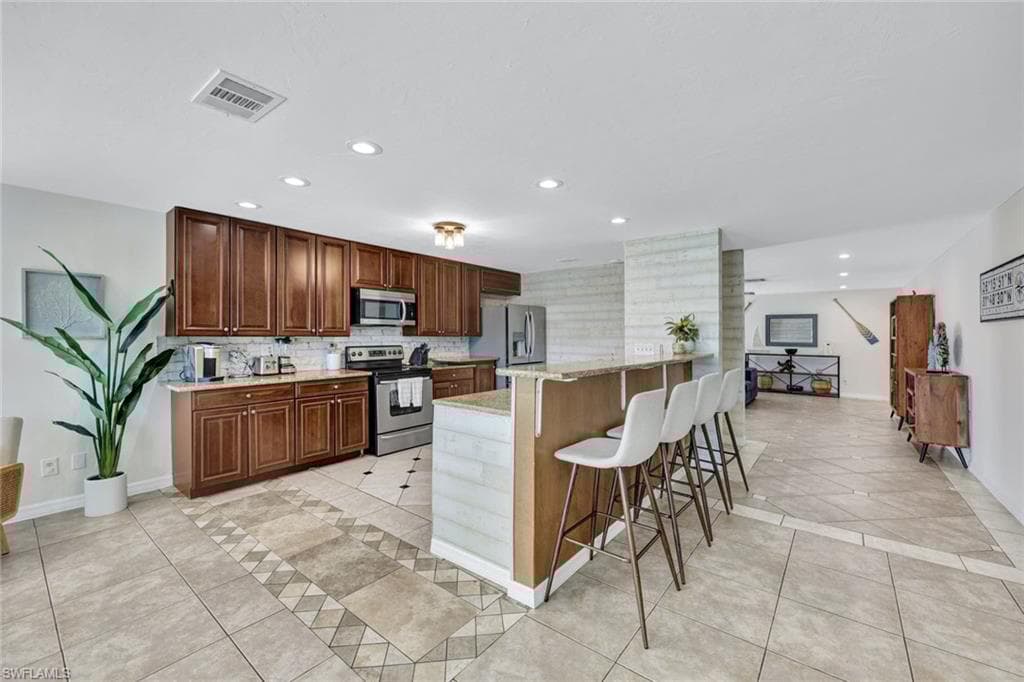 724 102nd Ave N, Naples, FL 34108-3