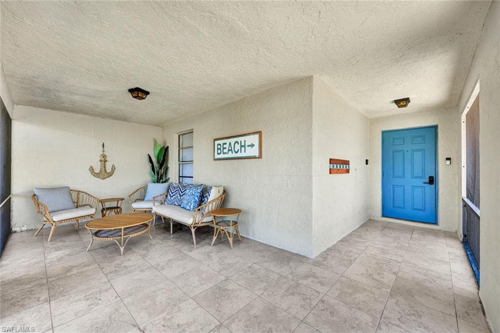 724 102nd Ave N, Naples, FL 34108-5