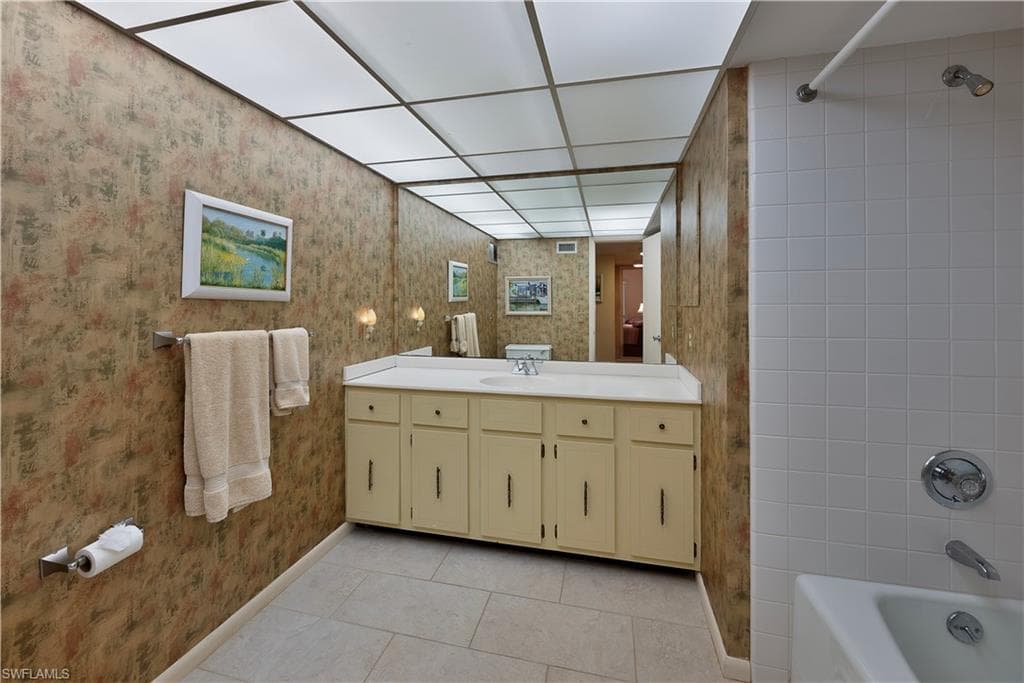 112 Wilderness Dr 224, Naples, FL 34105-16